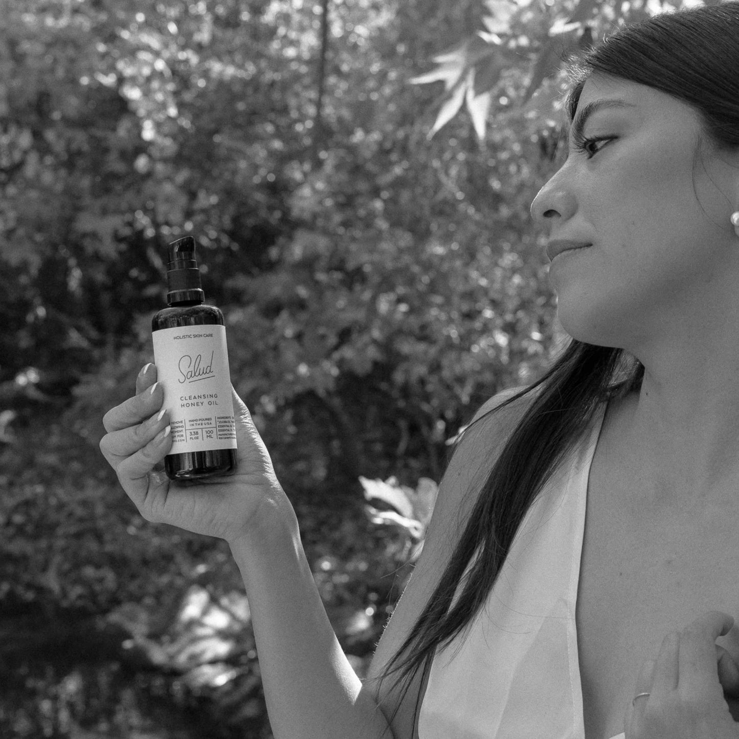 Cleansing Honey Oil bottle with organically grown ingredients for dry skin