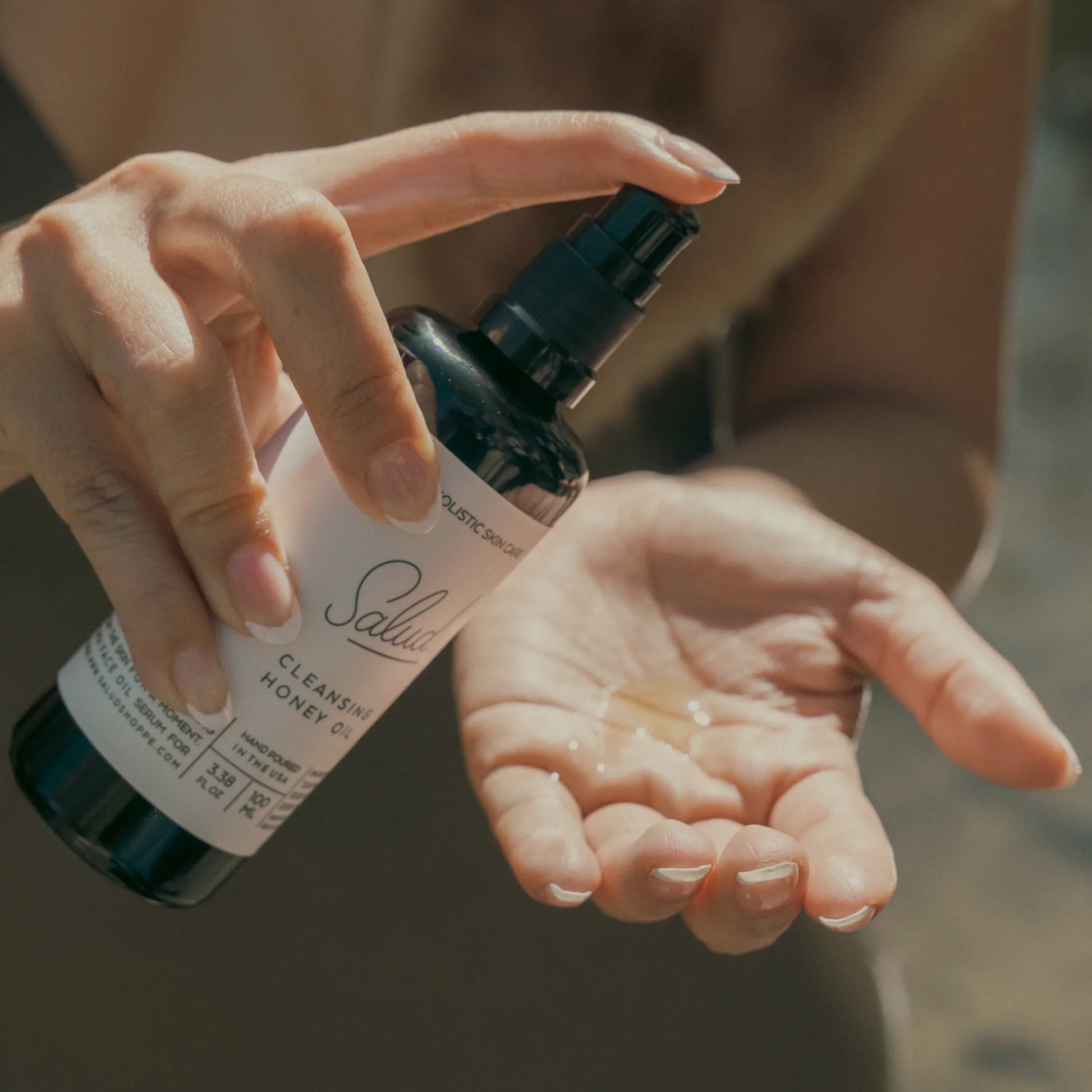  Cleansing Honey Oil bottle with natural ingredients for dry skin